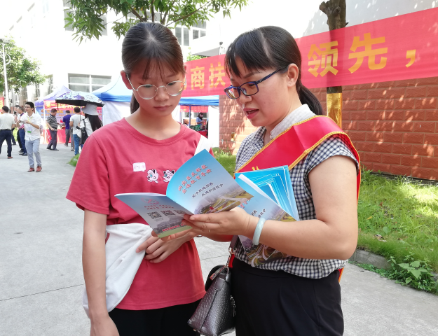 广西来宾市兴宾区借助“京东—中国特色·来宾馆”启动仪式开展反邪教警示教育宣传活动