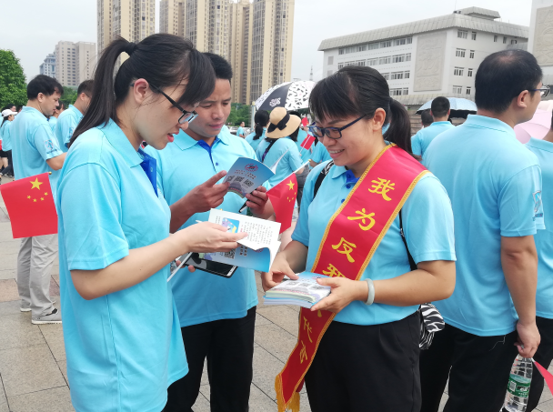 广西来宾市兴宾区利用节能全民健身活动开展反邪教警示教育宣传