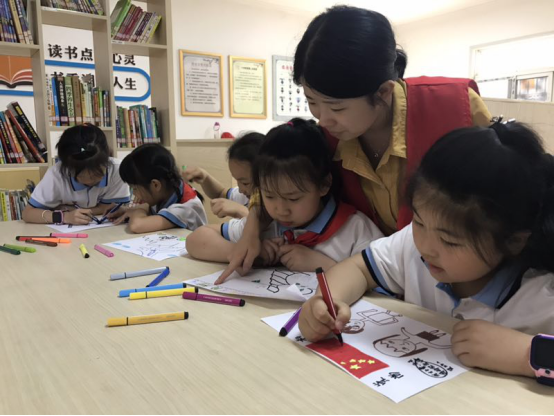安徽省合肥市瑶海区明光路街道开展画反邪教法治漫画活动