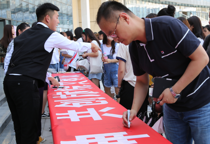 郑州旅游职业学院反邪教协会开展揭批邪教“全能神”宣传教育活动