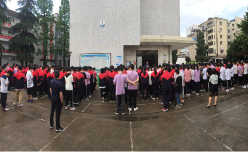龙游县开展暑假前“校园反邪”宣传警示活动922 龙游县开展暑假前“校园反邪”宣传警示活动922