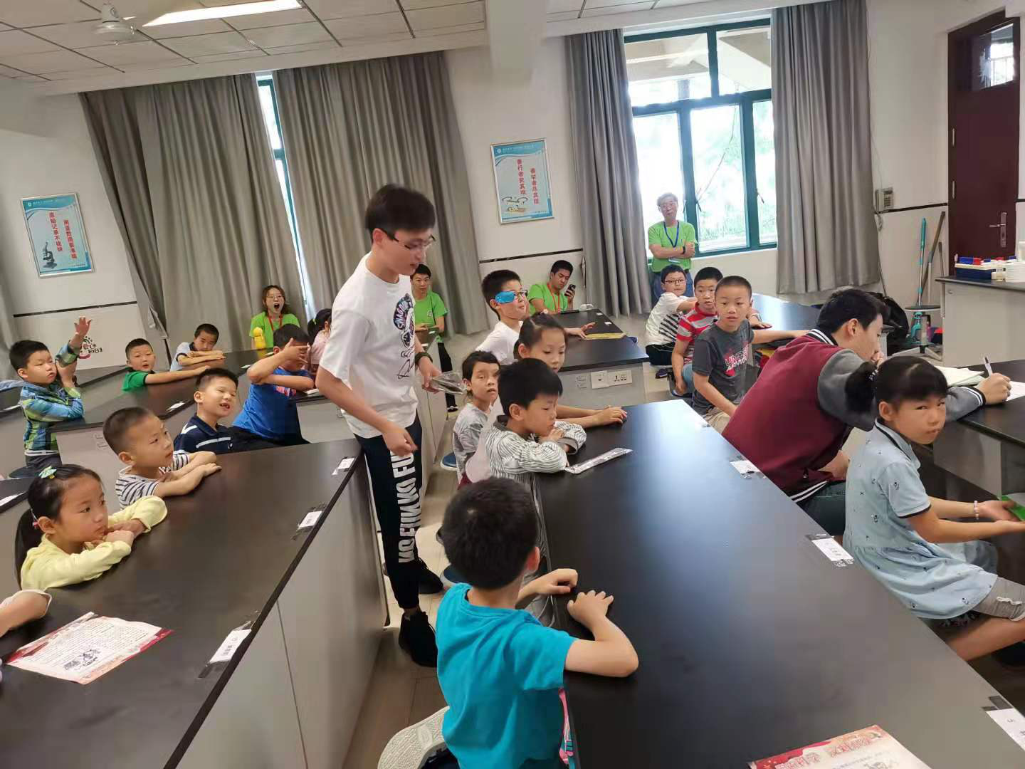 上海市长宁区反邪教宣传进“爱心暑托班”