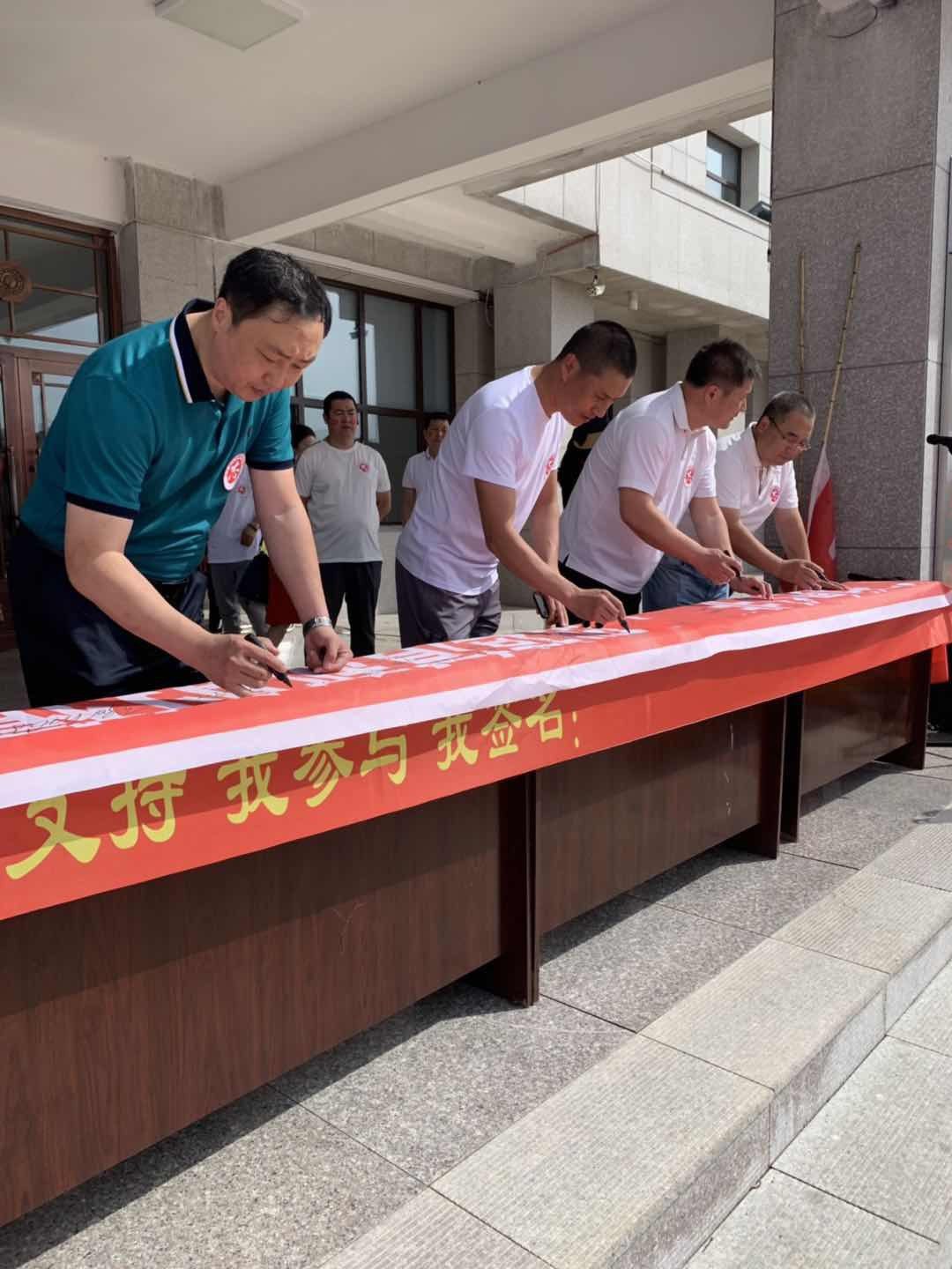 内蒙古呼伦贝尔市鄂伦春旗举办反邪教签名活动
