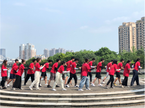 舞动“反邪”,活力飞扬——青年大学生开展反邪教“快闪”宣传436 舞动“反邪”,活力飞扬——青年大学生开展反邪教“快闪”宣传436