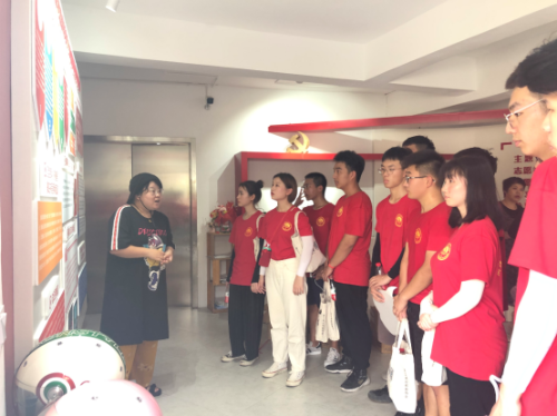舞动“反邪”,活力飞扬——青年大学生开展反邪教“快闪”宣传740 舞动“反邪”,活力飞扬——青年大学生开展反邪教“快闪”宣传740