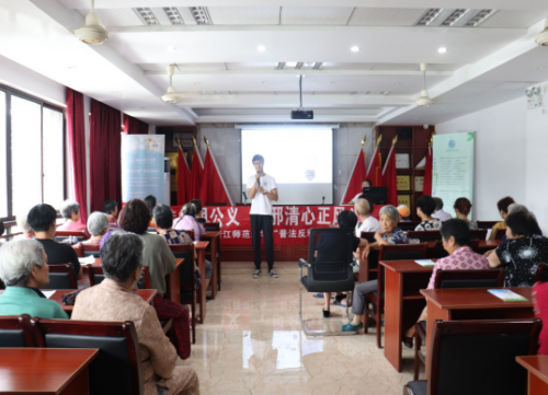 一场别开生面的宣讲——“普法反邪”实践队819 一场别开生面的宣讲——“普法反邪”实践队819
