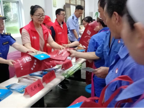 宁波市象山县黄避岙乡将反邪教宣传融入“法律六进”活动531 宁波市象山县黄避岙乡将反邪教宣传融入“法律六进”活动531