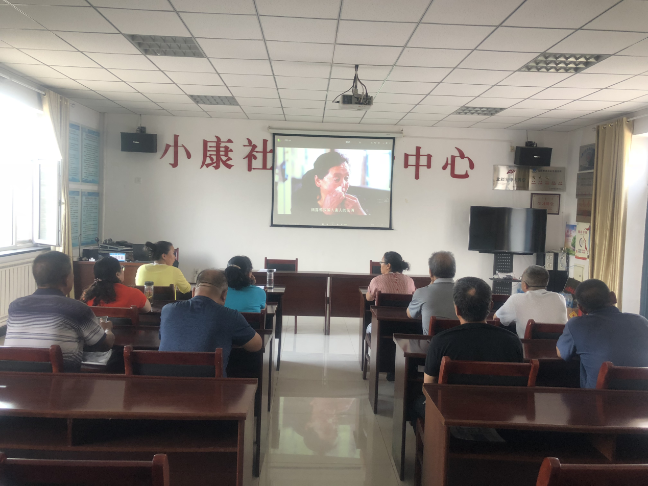 内蒙古乌海市海南区公乌素镇组织群众观看反邪教警示教育专题片