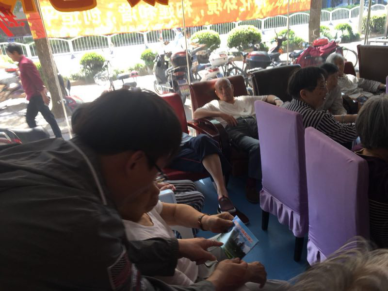 反对邪教 关爱家庭 呵护老人————上海市长宁区在养老院举行反邪教宣传活动