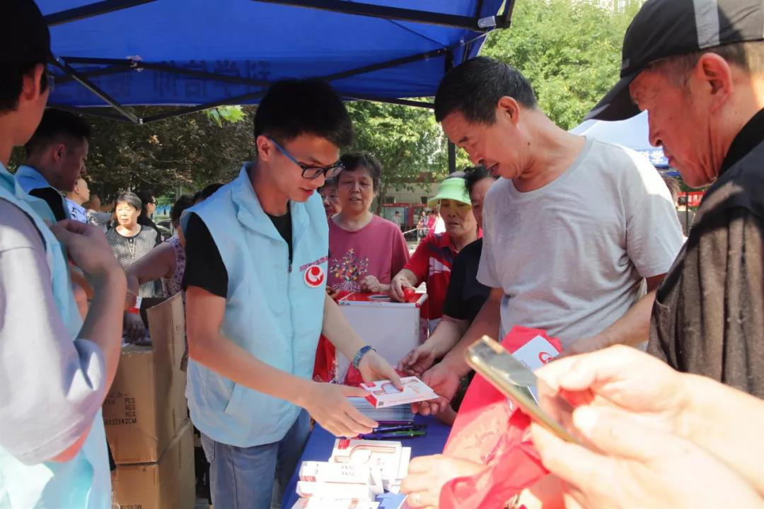 北京市朝阳区组织举办“广场科普舞起来”反邪教广场舞展演活动