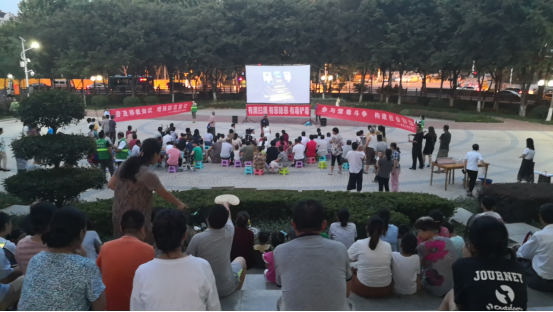 “回味露天电影 ”反邪微电影深受广大居民欢迎——南京市栖霞区尧化街道积极开展反邪电影播放活动