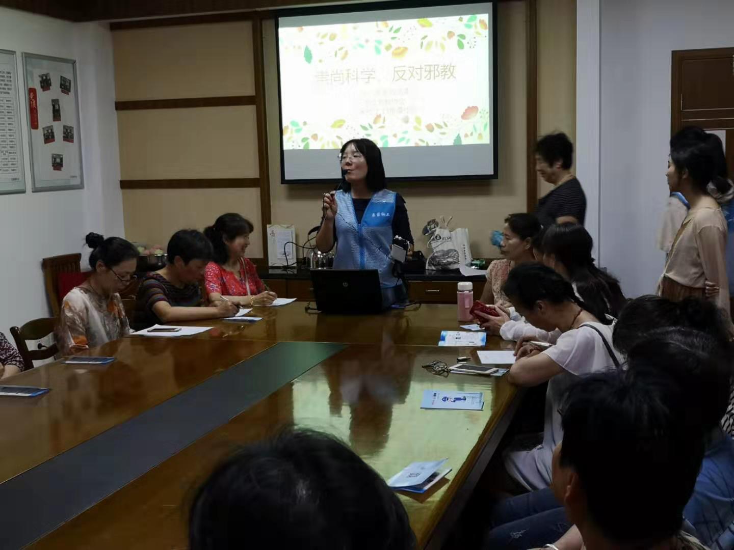 中秋节宣反邪——湖州市反邪教协会开展中秋节前反邪教宣传教育活动