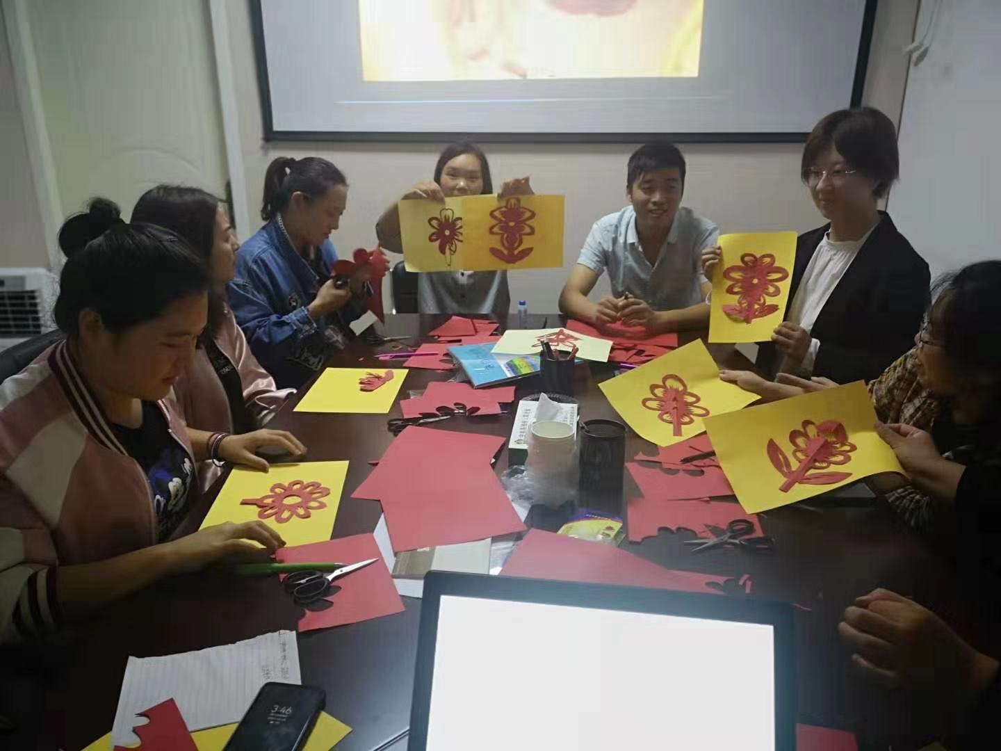郑州市反邪教协会开展“无邪中秋”系列科普宣传活动