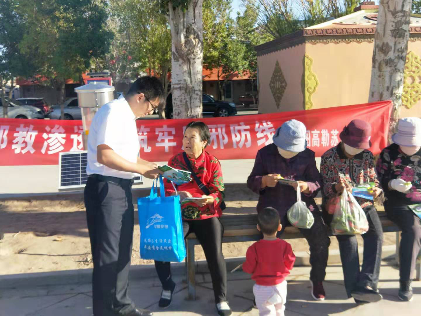 阿拉善盟额济纳旗温图高勒苏木向归侨侨眷普及反邪教常识
