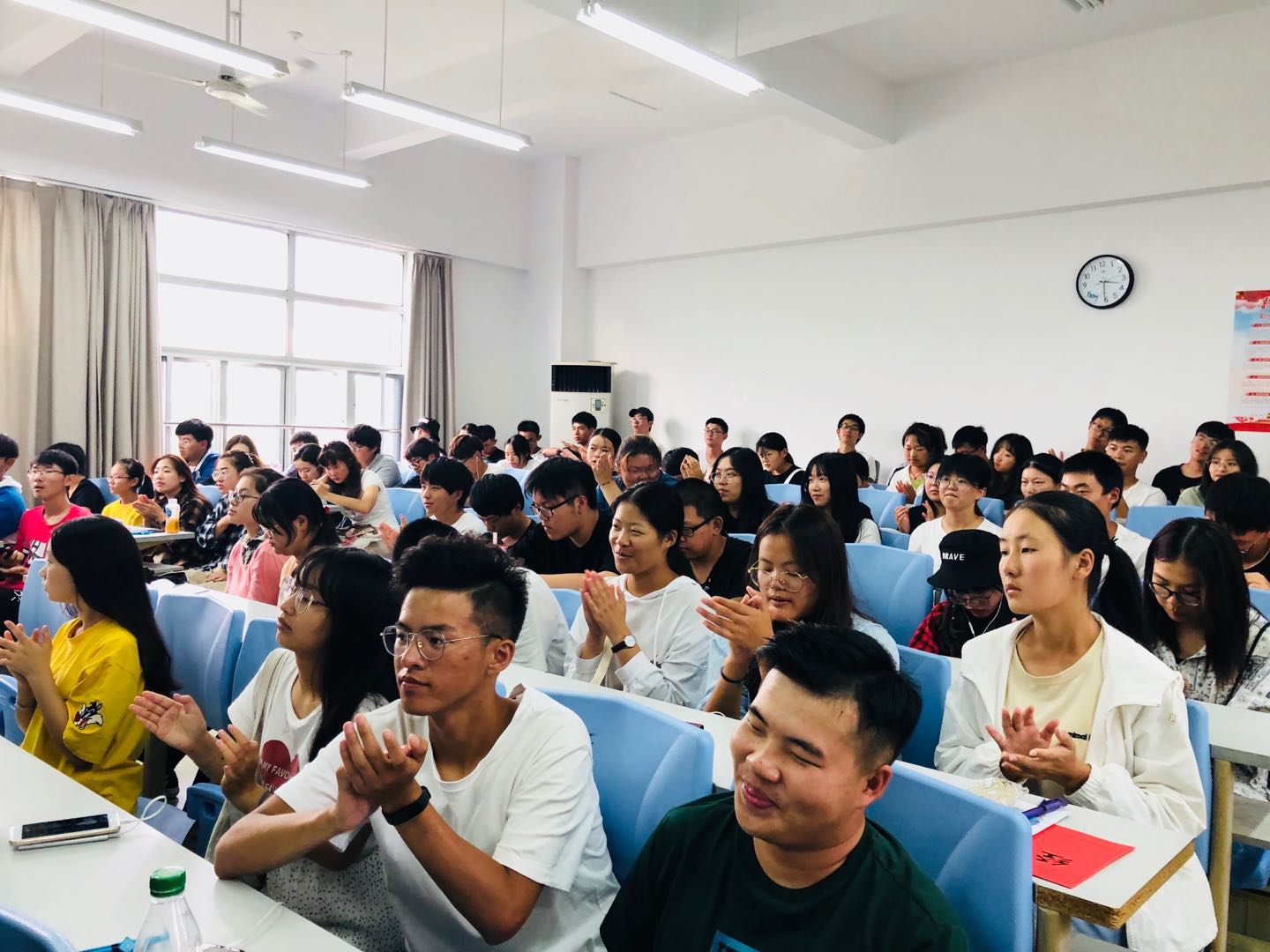 上海市奉贤区利用高校开学季举办“喜迎国庆 礼赞祖国  崇尚科学 全民反邪”讲坛