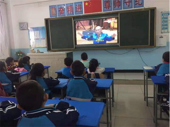 内蒙古包头市固阳县光明路小学举行反邪教宣传活动