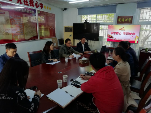 南京市栖霞区政法委领导走进社区送反邪党课