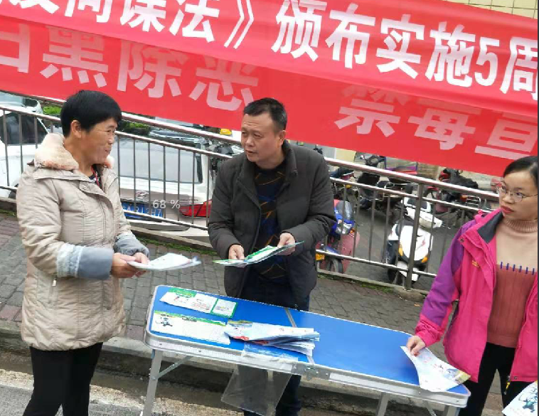 贵州省桐梓县尧龙山镇利用赶集日开展 “防邪反邪”宣传活动