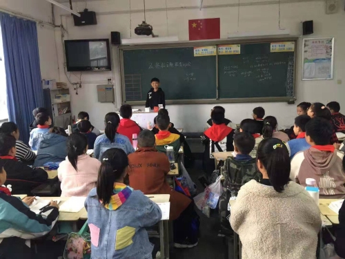 河南省新密市超化一中开展反邪教主题班会 河南省新密市超化一中开展反邪教主题班会