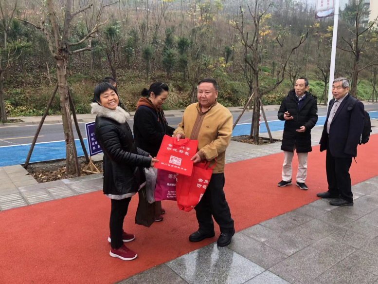 四川省兴文县借力第九届四川国际自驾游交易博览会宣传防邪教科普知识