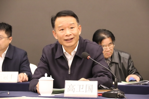 新当选的理事长高卫国讲话 新当选的理事长高卫国讲话