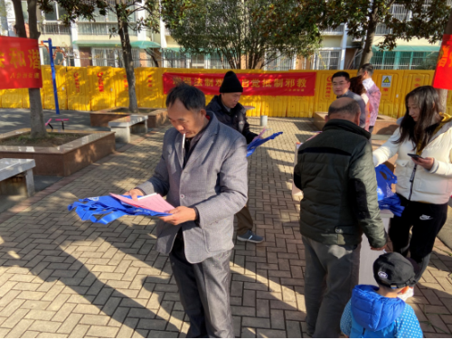 南京市栖霞区反邪教协会八卦洲分会举办12•4宪法日开展反邪教宣传活动464 南京市栖霞区反邪教协会八卦洲分会举办12•4宪法日开展反邪教宣传活动464