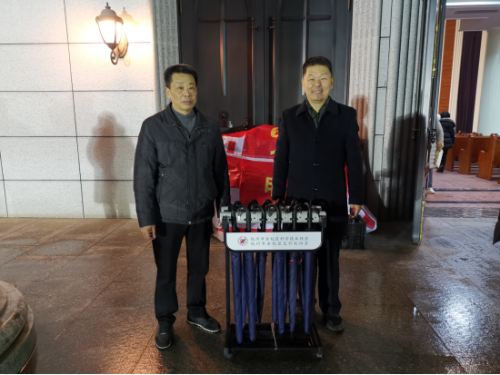 余杭区反邪教协会向基地赠送爱心伞378 余杭区反邪教协会向基地赠送爱心伞378