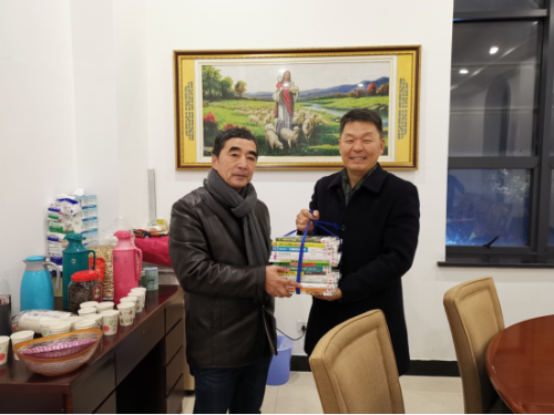 余杭区反邪教协会向基地赠送爱心伞380 余杭区反邪教协会向基地赠送爱心伞380
