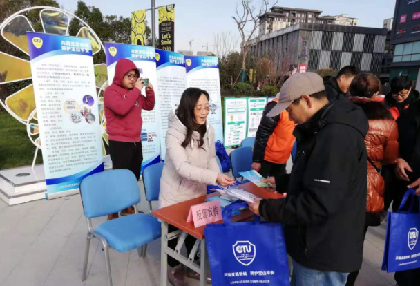 上海市宝山区杨行镇开展迎新年反邪教宣传