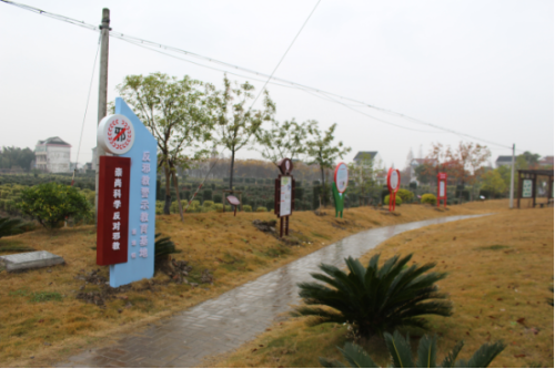 浙江省平湖市开展“迎新春送春联活动” - 复件292 浙江省平湖市开展“迎新春送春联活动” - 复件292