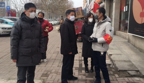 2月,北辰区普东街普东新苑社区反邪教志愿者提高群防群治意识,协力打赢疫情防控阻击战,共同筑牢防“疫”线。 2月,北辰区普东街普东新苑社区反邪教志愿者提高群防群治意识,协力打赢疫情防控阻击战,共同筑牢防“疫”线。
