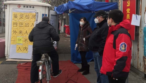 2月,新冠肺炎疫情发生以来,北辰区小淀镇嘉阳花园社区发动反邪教志愿者参与社区封闭式管理、公共用地消毒、外地回津人员居家隔离等工作。 2月,新冠肺炎疫情发生以来,北辰区小淀镇嘉阳花园社区发动反邪教志愿者参与社区封闭式管理、公共用地消毒、外地回津人员居家隔离等工作。