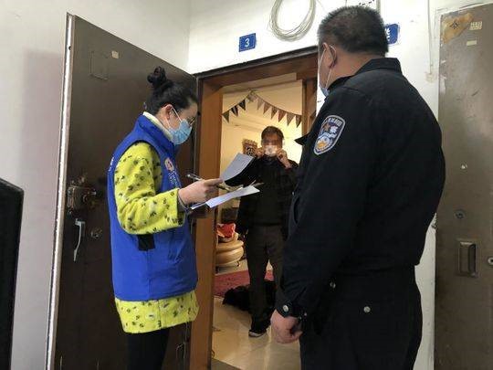 四川省成都市青羊区少城街道少城社区双语网格员积极开展疫情防控、防范邪教宣传工作 