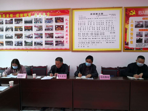 参训干部认真听取反邪教、保国安宣传讲座并作笔记 参训干部认真听取反邪教、保国安宣传讲座并作笔记
