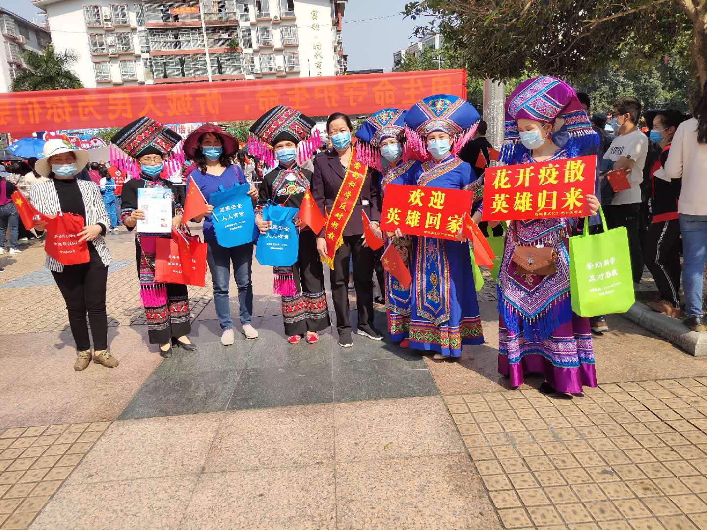 广西忻城县借助援鄂及驰援来宾市医疗队员返回欢迎仪式开展反邪教宣传