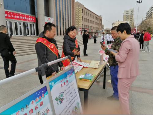 内蒙古巴彦淖尔市杭锦后旗结合“全民国家安全教育日”开展反邪教宣传461 内蒙古巴彦淖尔市杭锦后旗结合“全民国家安全教育日”开展反邪教宣传461