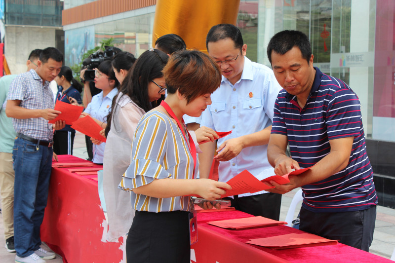 浙江省义乌市14万青少年开展迎五四、学习战疫英雄、反对邪教活动