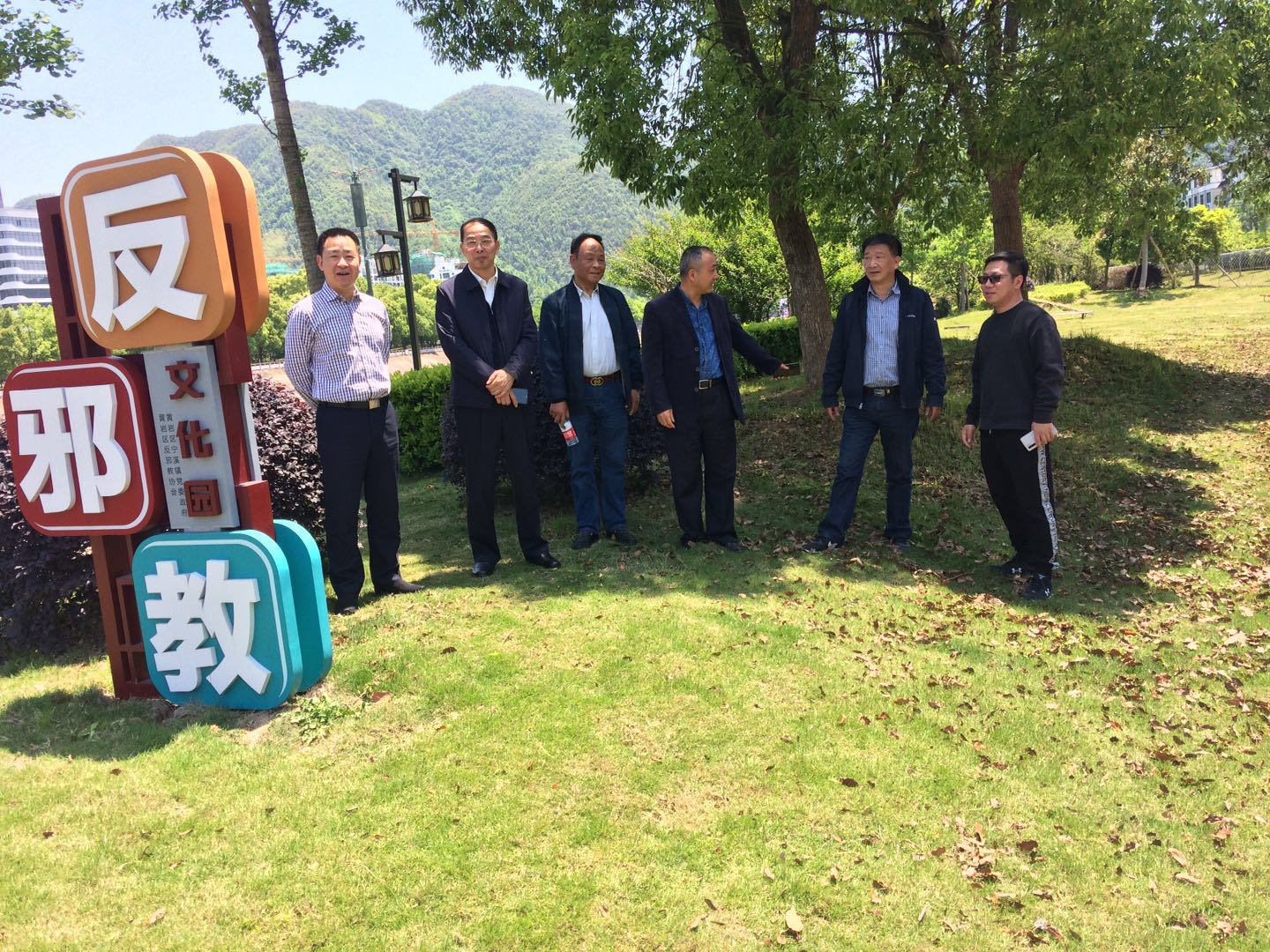 浙江省台州市反邪教协会理事长王小平到黄岩宁溪调研