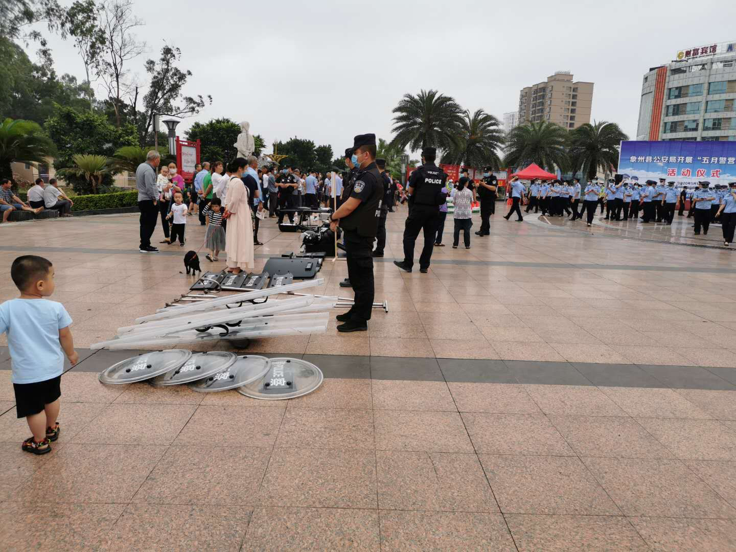 广西象州县借“警营开放日”活动开展反邪教宣传