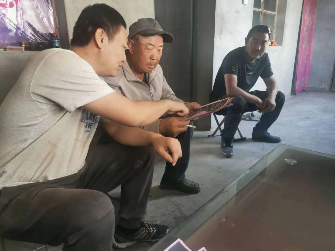 内蒙古阿拉善盟额济纳旗巴音陶海苏木深入蒙甘边界农牧区开展反邪教宣传