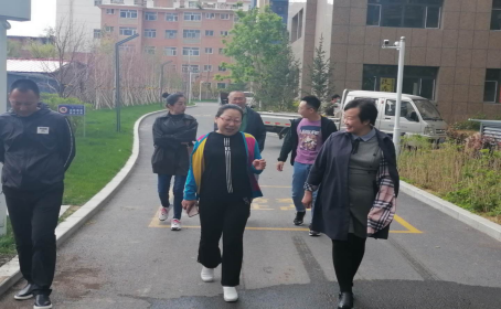 内蒙古锡林郭勒盟锡林浩特市委政法委副书记红梅一行深入街道办事处督导检查反邪教等工作