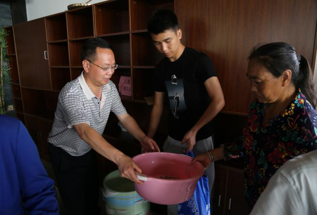 贵州：普及科学知识  助力乡村振兴——贵阳市云岩区科协、云岩区反邪教协会赴开阳县城关镇顶方村白泥组开展“崇尚科学、反对邪教”科普宣传活动