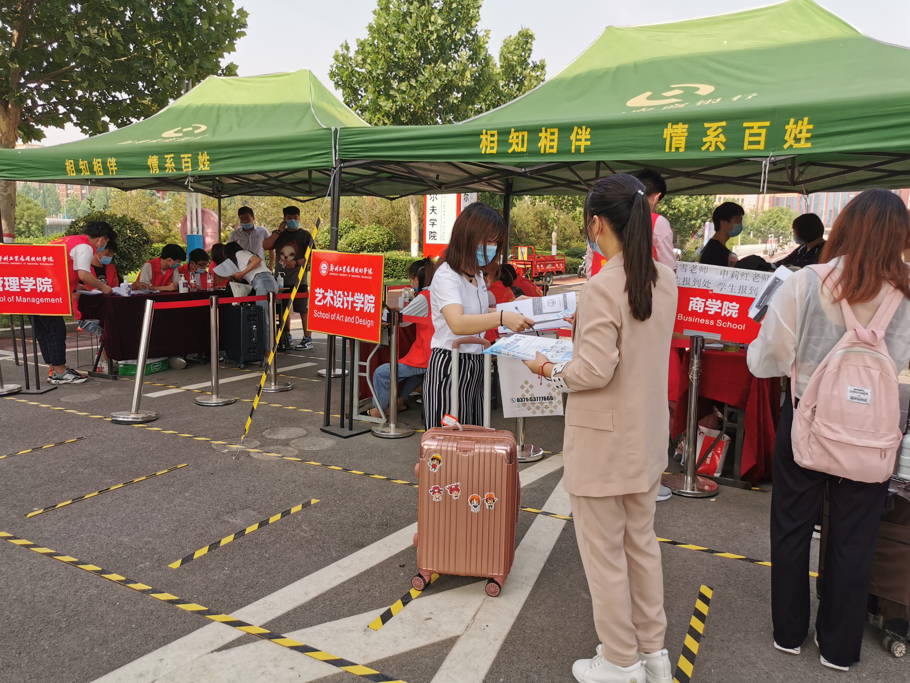 河南郑州工业应用技术学院开展毕业生防疫反邪宣传活动