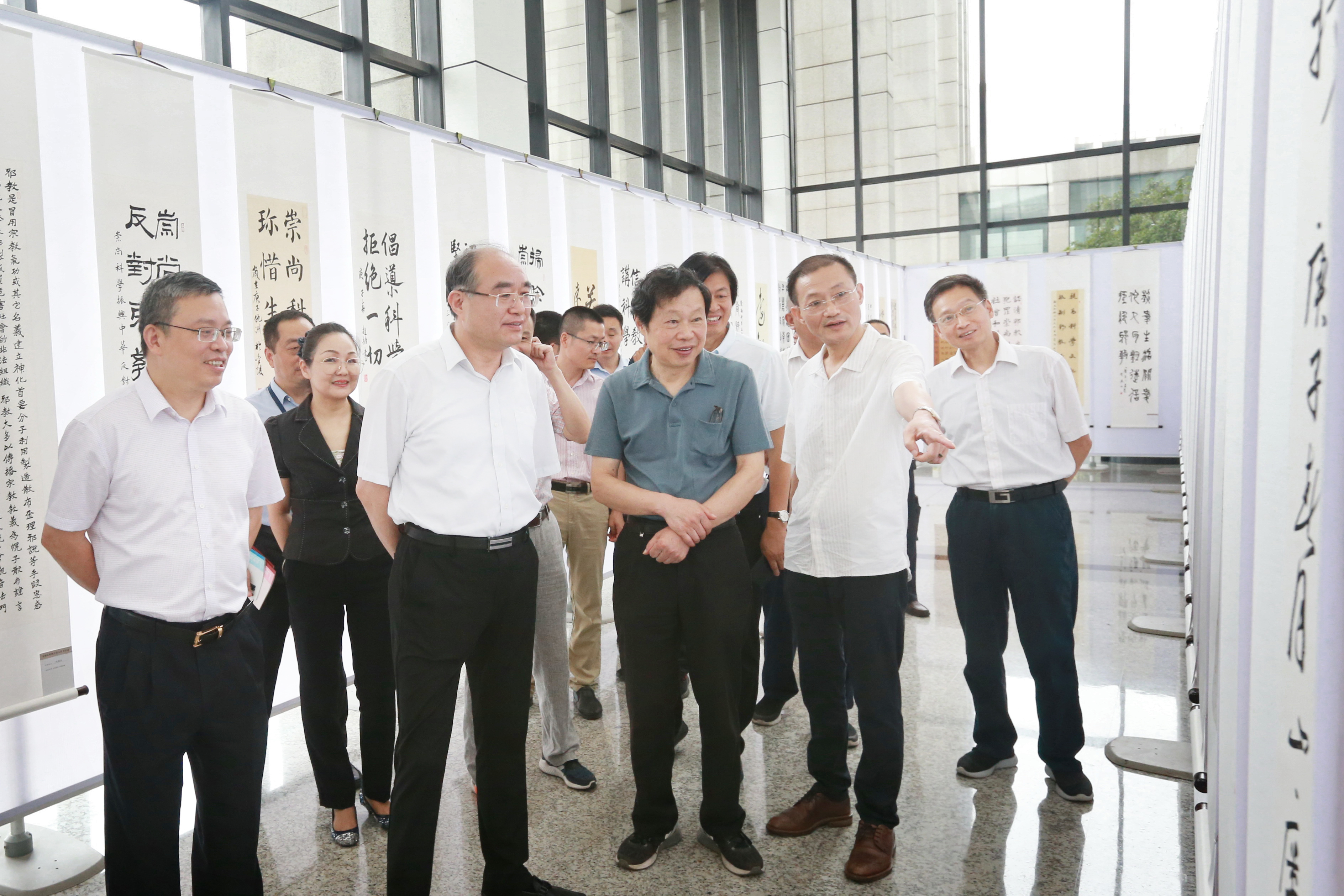 让法治文化厚植锡城平安底色——江苏省无锡市反邪教法治文化主题书法巡回展启动