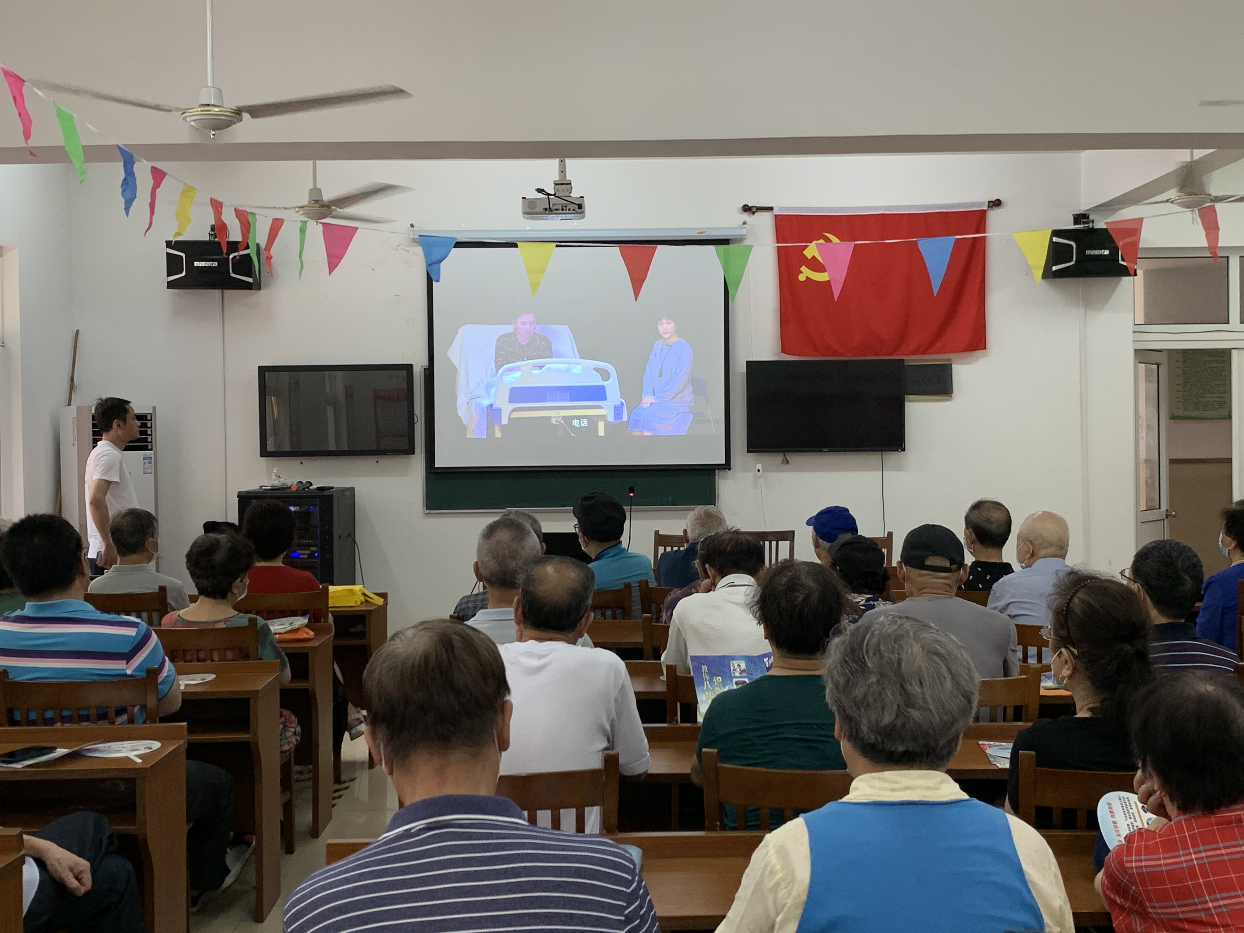 旗帜鲜明反邪教 共产党员做先锋——上海市宝山区反邪社工“七一”前夕举行党组织生活会