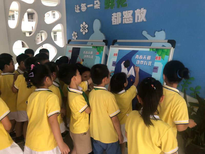 “青春无邪 逐梦有我”海报引燃00后群体——上海市徐汇区开展反邪教宣传月活动