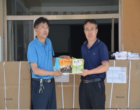 内蒙古鄂尔多斯市达拉特旗以赠送方式开展校园科普与反邪教宣传活动 - 复件389 内蒙古鄂尔多斯市达拉特旗以赠送方式开展校园科普与反邪教宣传活动 - 复件389