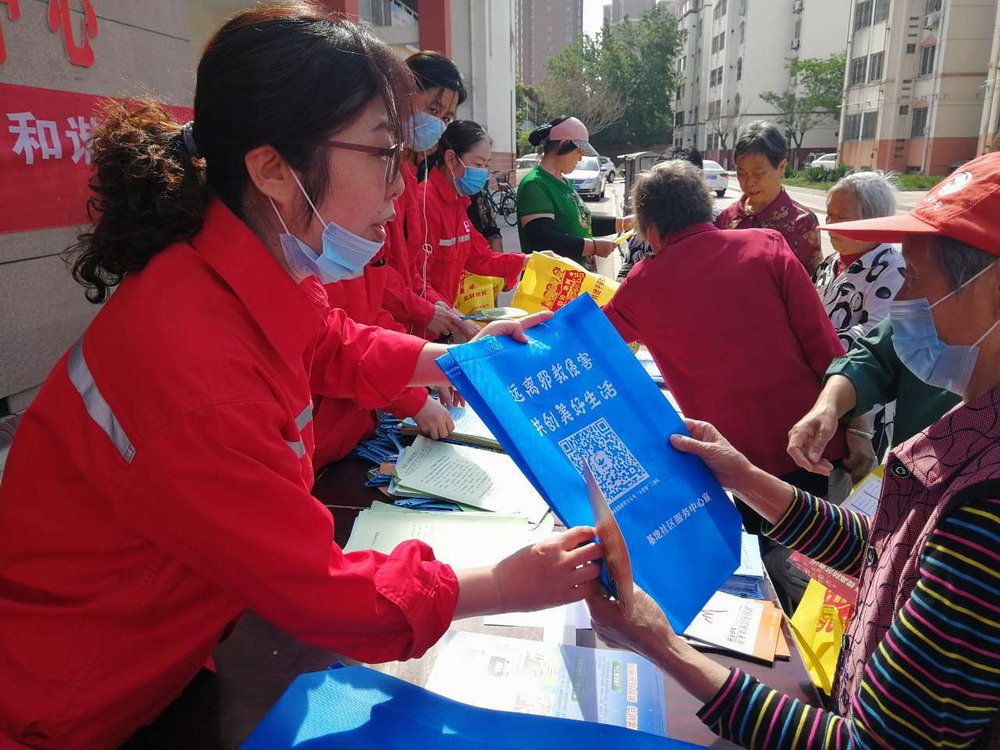 强堡垒 反邪教 当先锋 树形象——中原油田基地社区开展“迎七一 反邪教”系列宣传活动
