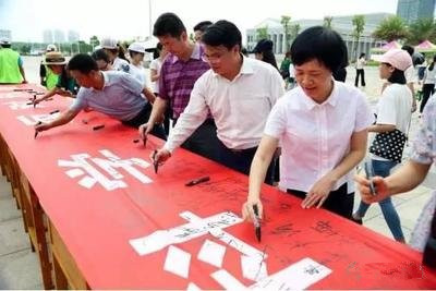 浙江省金华市婺城区委政法委开展“迎八一 反邪教”宣传活动