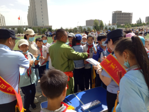 内蒙古鄂尔多斯市乌审旗开展反邪教宣传进校园活动323 内蒙古鄂尔多斯市乌审旗开展反邪教宣传进校园活动323